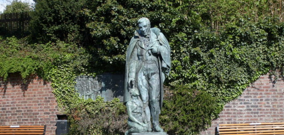The image for Robert Owen statute and garden could be listed by Cadw